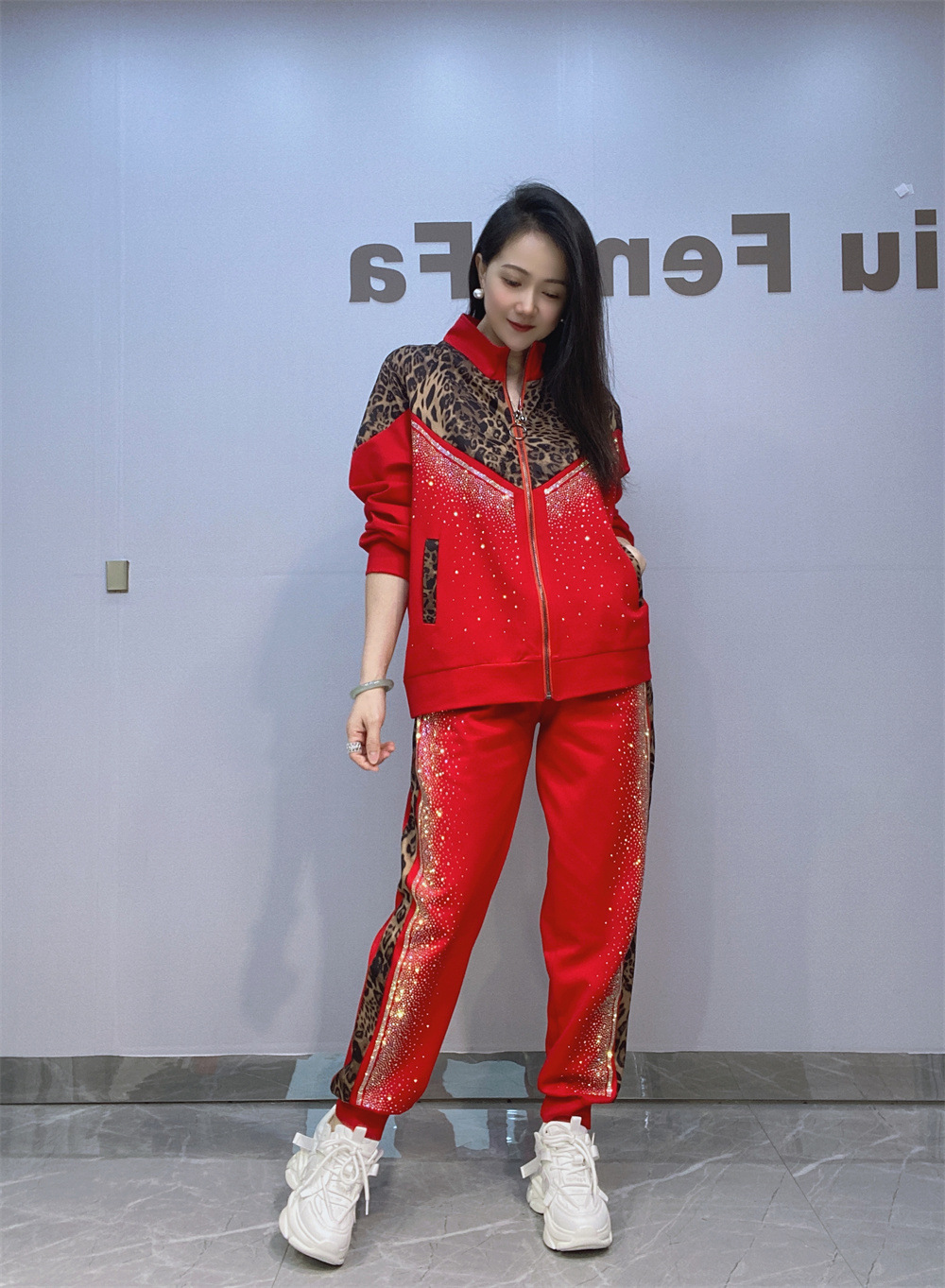 빨간색