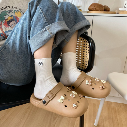 Sweet Croc Shoes for Girls Cute Student Outerwear Three-dimensional Cartoon Girl Heart-Stepping Soft Thick-soled Beach Sandals for Girls