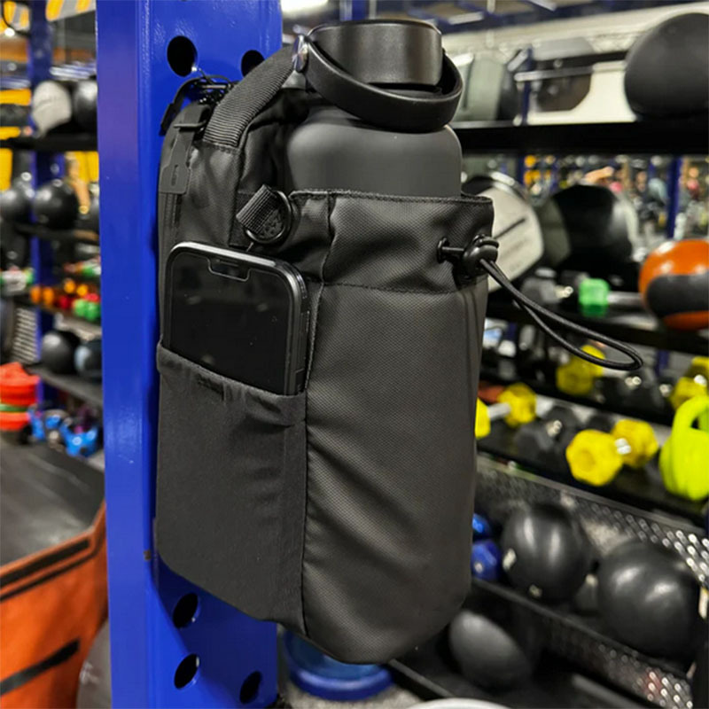 BSCI厂家跨境热卖运动水壶包 健身房磁吸便携水壶挂包 时尚健身包