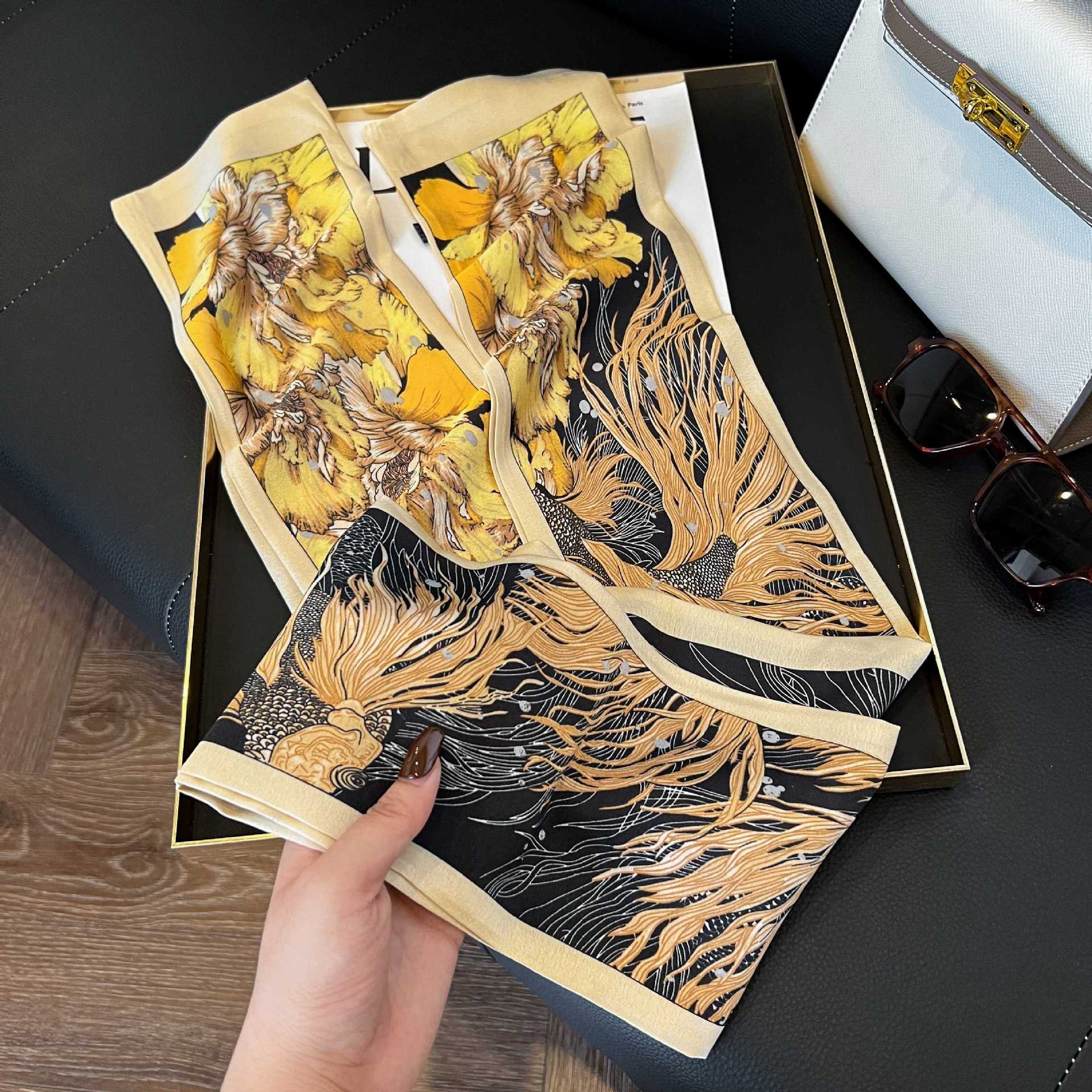 Nueva bufanda de seda pequeña banda larga estrecha para el cabello mujer estilo primavera y otoño moda madre bufanda estilo verano estilo fino serpentina bufanda al por mayor