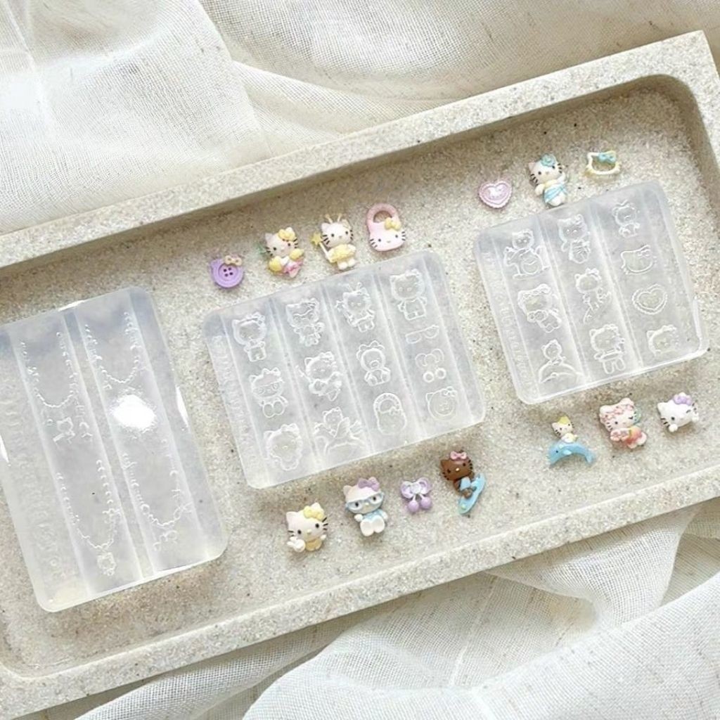 Mold for manicure
