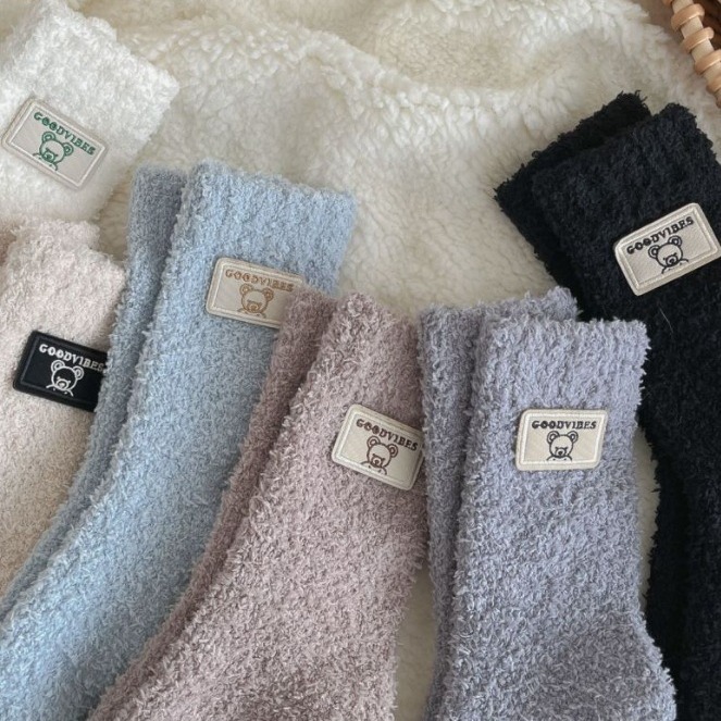 Calcetines de Piso de Tubo Medio para Mujer de Poliéster Térmicos y Antiolor para el Hogar en Invierno image 3