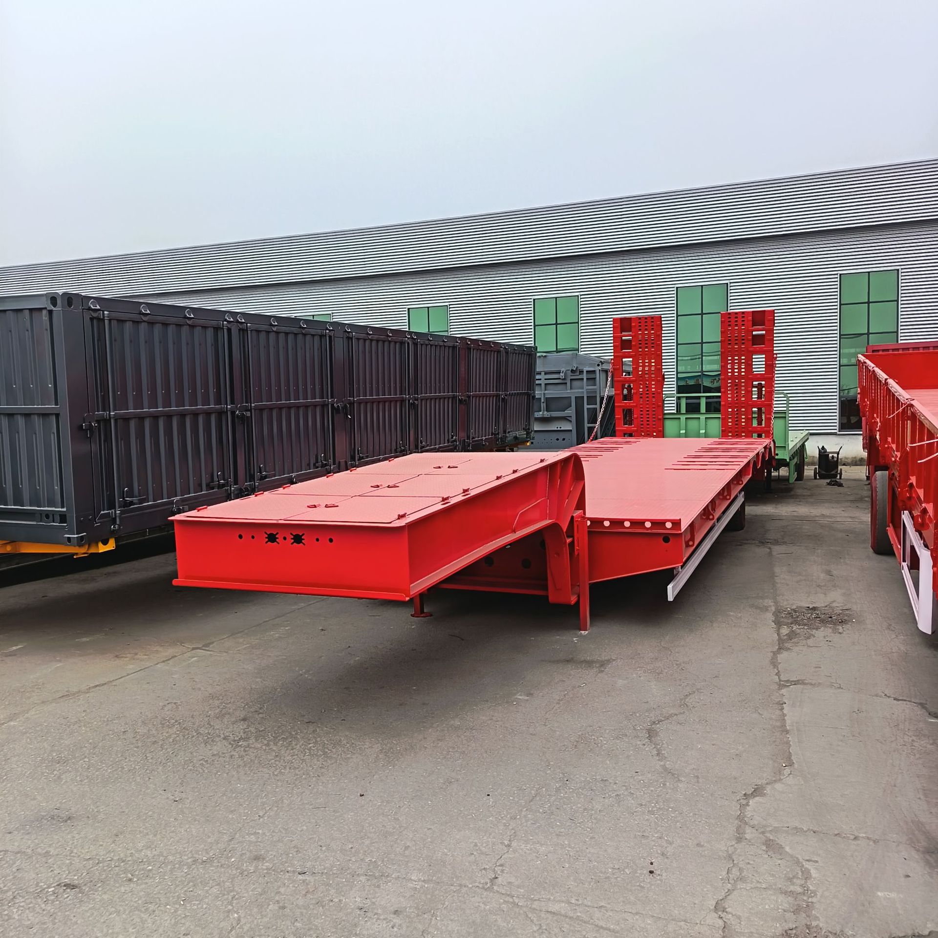 大件运输半挂低平板车 13米拖板车 半挂低平板车 荷载40吨价格