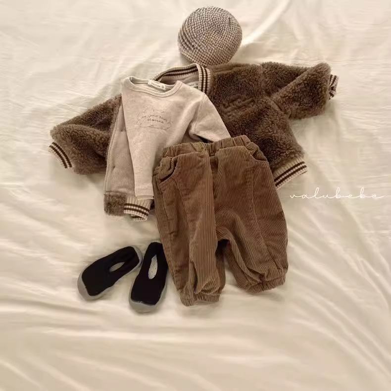 Ropa de invierno para bebés, estilo coreano, ropa infantil, invierno 2024, nueva ropa de paseo para bebés, pantalones de pana con forro polar para bebés