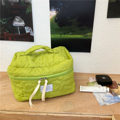 Homemade ins-style candy-colored flower cosmetic bag for girls, large-capacity skin care product storage bag, portable toiletry bag