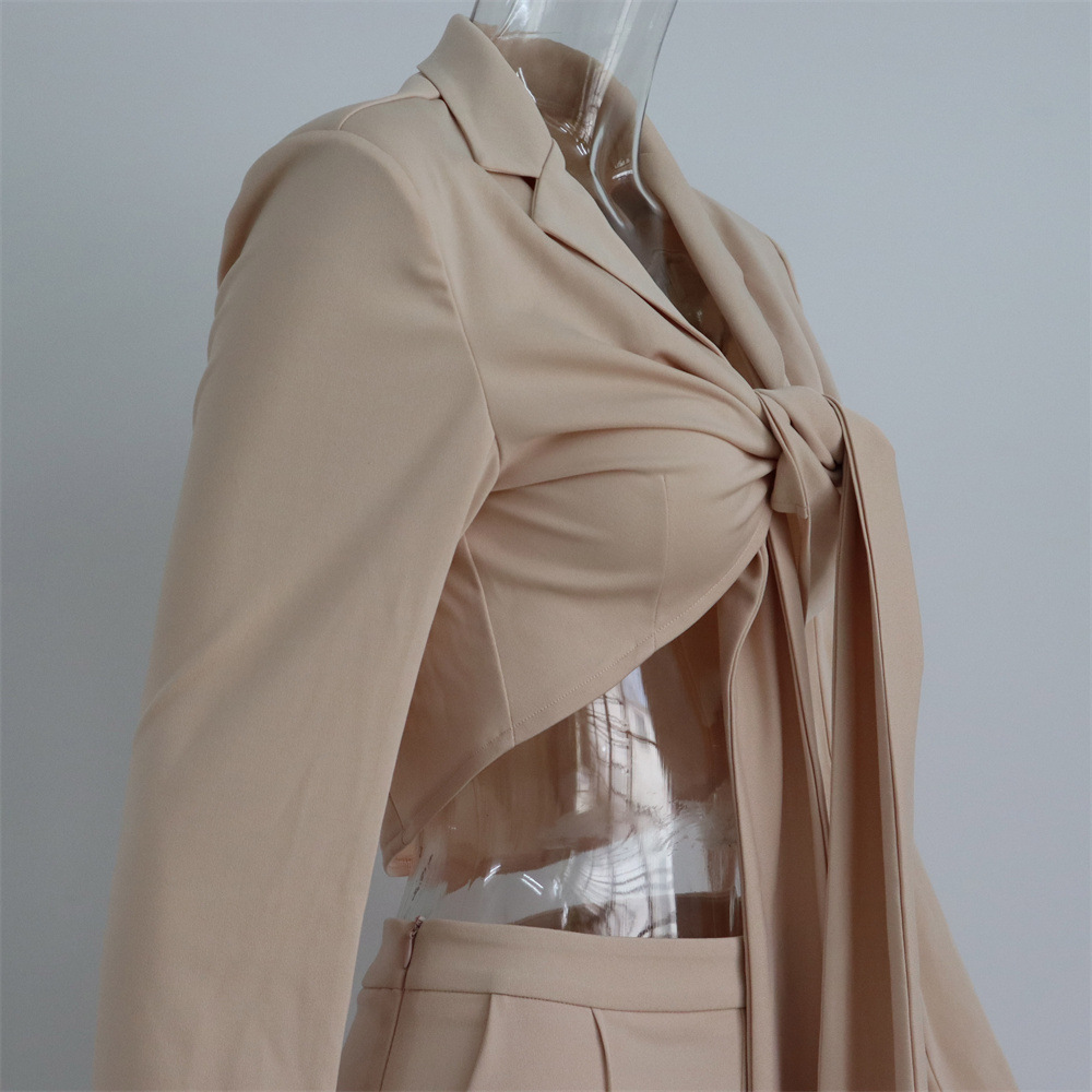 GraceChic – Europäischer und amerikanischer, sexy Schnürblazer mit langen Ärmeln, gepolsterten Schultern und eng anliegender Schlaghose – Frühjahr/Sommer 2024 (Neu)_voghion.com