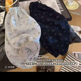 女童加绒裤子秋冬新款满印百搭加绒一体奥利绒可爱运动裤束脚裤子