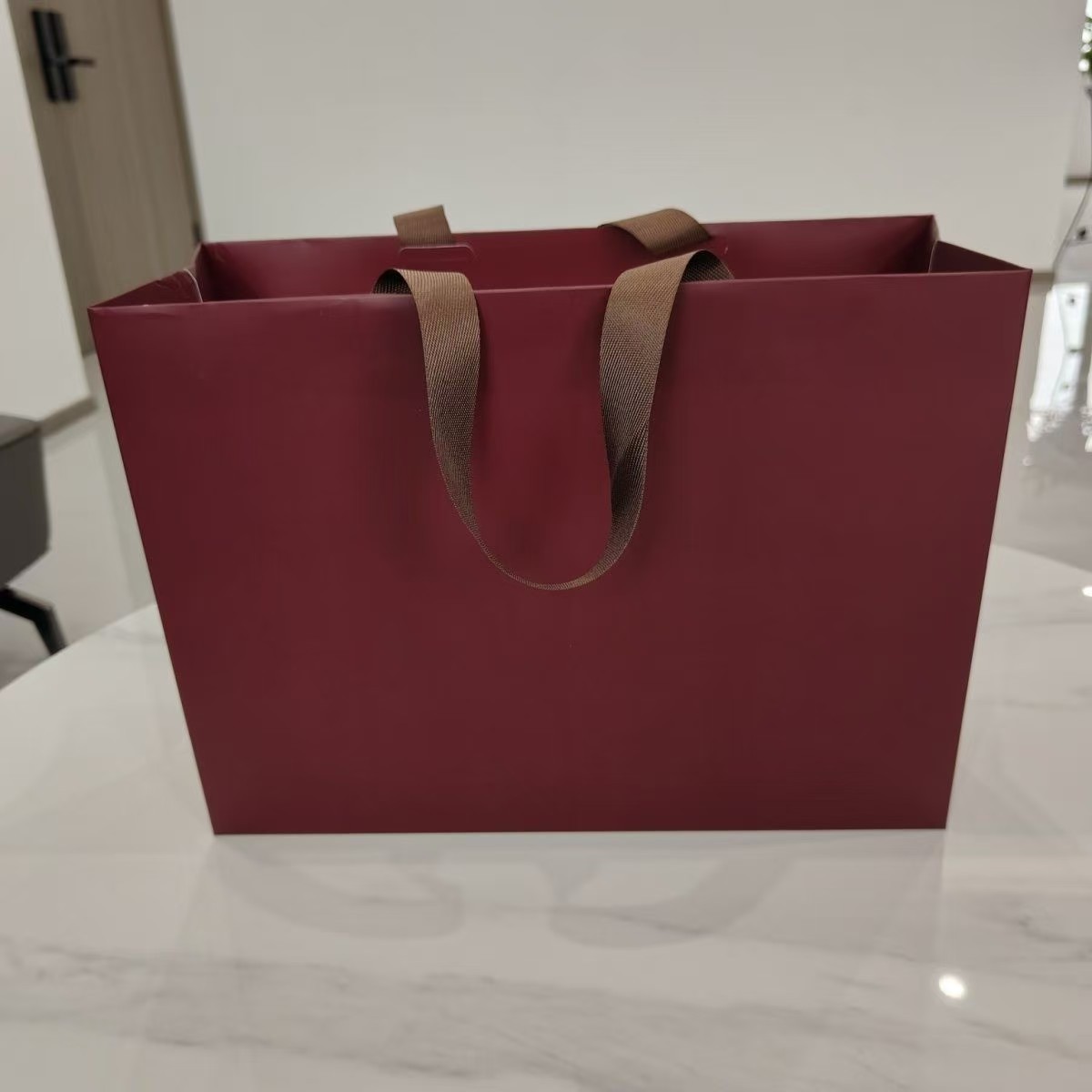 tienda de ropa bolsas de mano personalizadas de alto nivel lujo ligero estilo salón de belleza tienda de ropa de mujer bolsas de regalo bolsas de papel personalizadas logotipo impreso