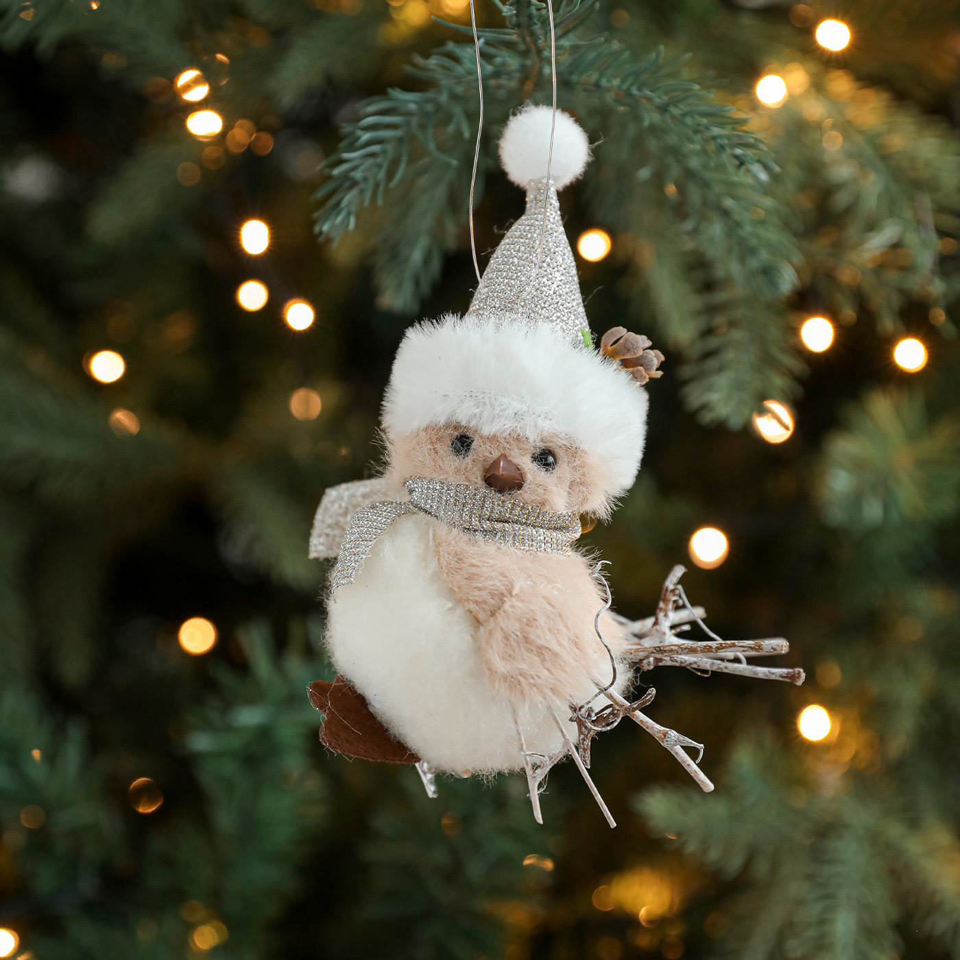 Colgante gris de peluche pájaro ramas de simulación tela de pinos árbol de Navidad gorrión colgante sombrero diseño de ventana