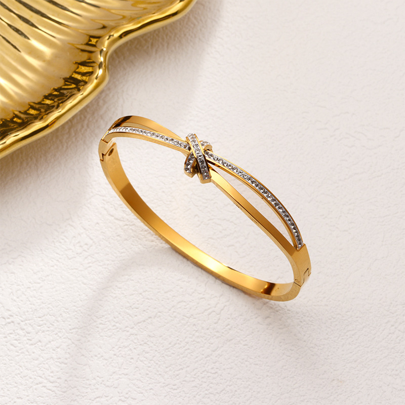 En stock fábrica directa Transfronteriza Popular electrochapado 18K pulsera de acero de titanio femenina personalidad no se desvanece moda nicho moda