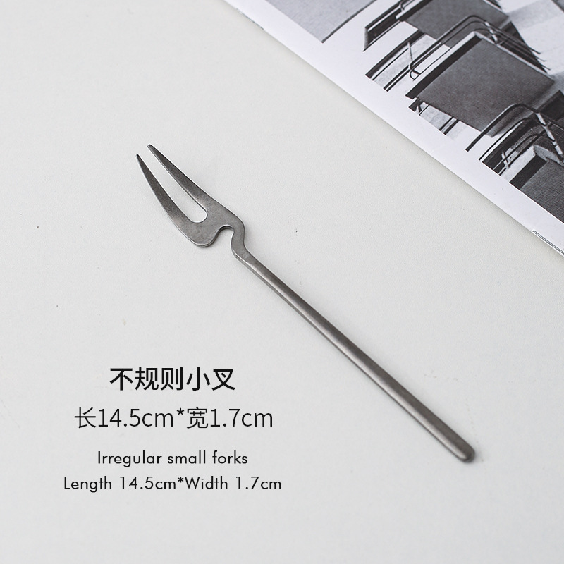 길이 14.5*폭 1.7 불규칙한 작은 포크