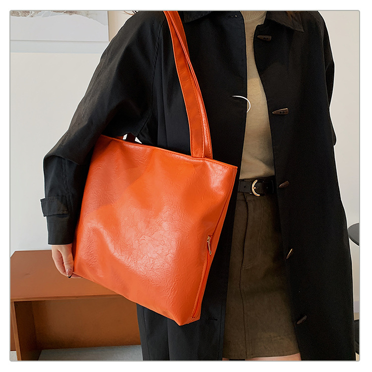 Retro large-capacity tote bag for women, 2024 new style fashionable portable commuting bag for going out, single-shoulder bag for students' classes undefined
