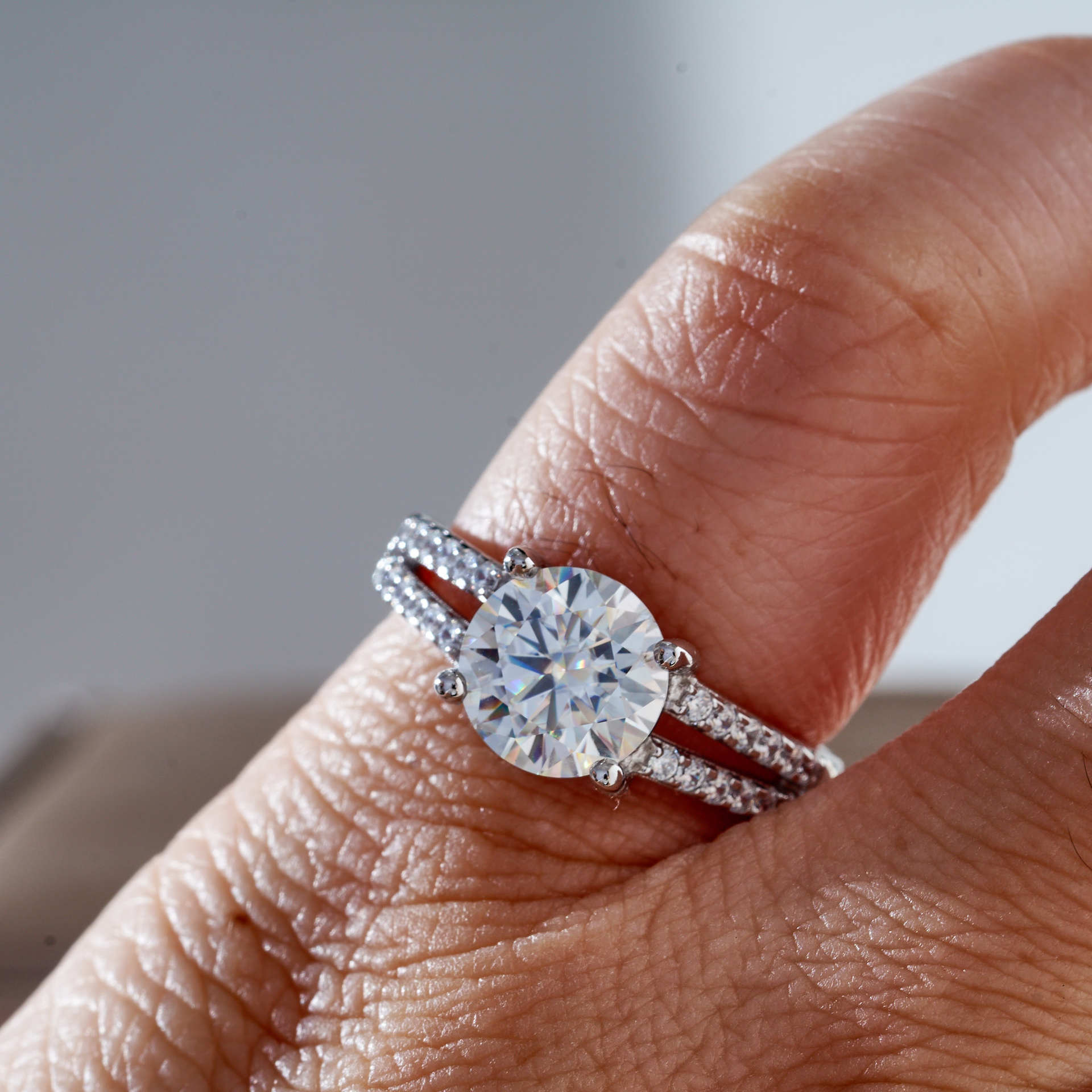 2 quilates 8mm D color anillo de piedra de moissanita plata esterlina S925 cinturón de plata GRA certificado de piedra de moissanita anillo de mujer venta caliente transfronteriza