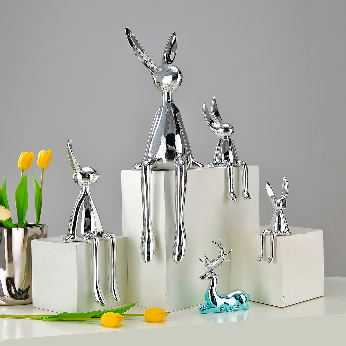 Decoración de conejo de postura sentada de galvanoplastia de lujo ligero moderno