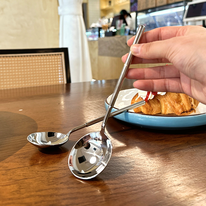 Cuchara de acero exquisita creativa para el hogar de acero inoxidable Cuchara de comida Cuchara redonda Cuchara gruesa de estilo europeo Maya Cuchara de comida occidental Postre