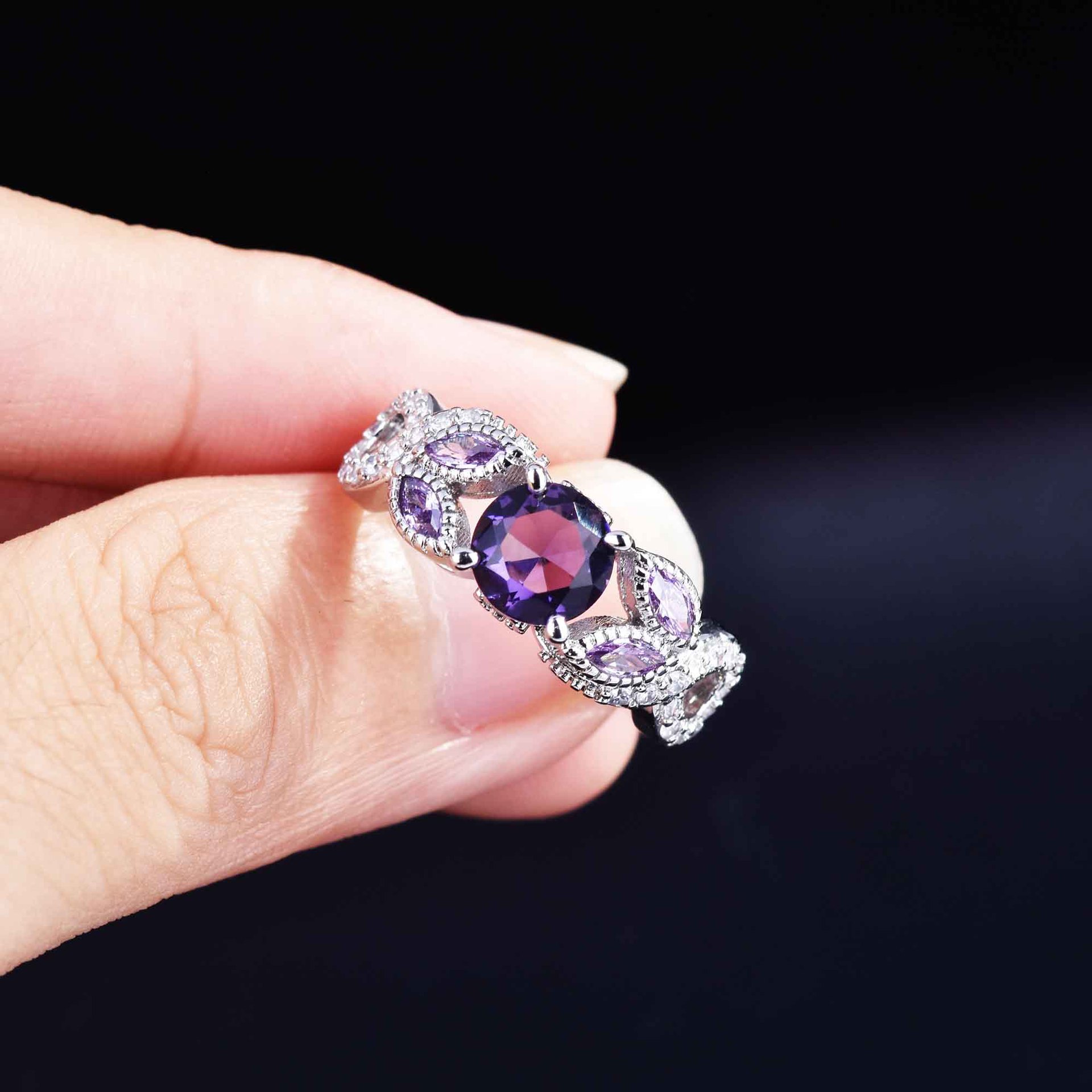 Zhenrong  Cross-border Supply New Inlaid Amethyst Carat Ring European And American Micro-inlaid Full Diamond Engagement Women's Ring display picture 6