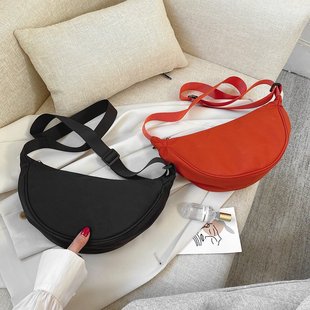 2023 Summer new simple dumpling bag western style Internet celebrity messenger bag ins trendy nylon Korean casual shoulder bag