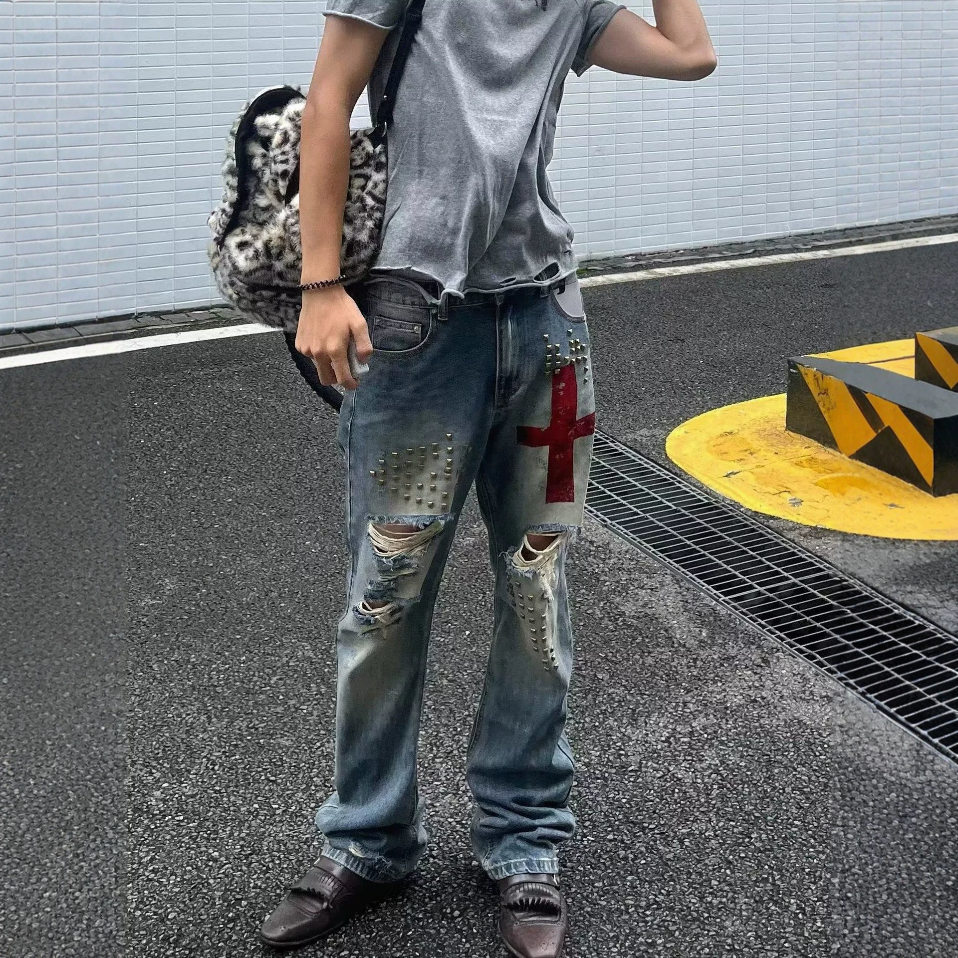 High street American style washed distressed ripped and cut-out embroidered design jeans for men, vintage yellow mud-dyed straight-leg pants, trendy
