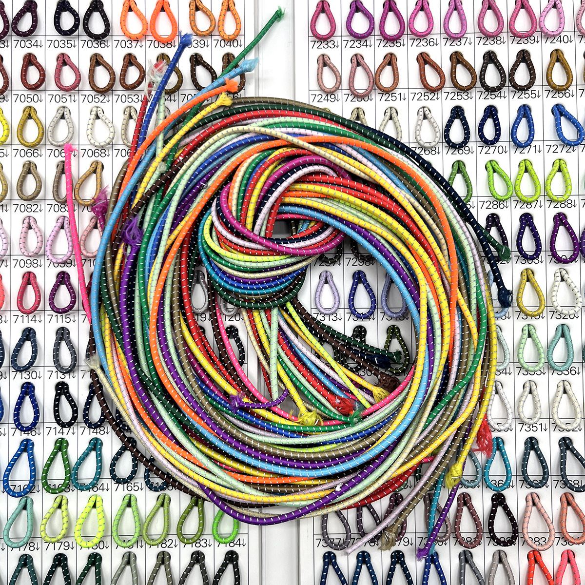 500 colores 2 - 3mm punto de salto reflectante al aire libre bolsa de montaña cuerda elástica de color sólido de alta elasticidad redonda correa elástica cuerda de tendón de toro