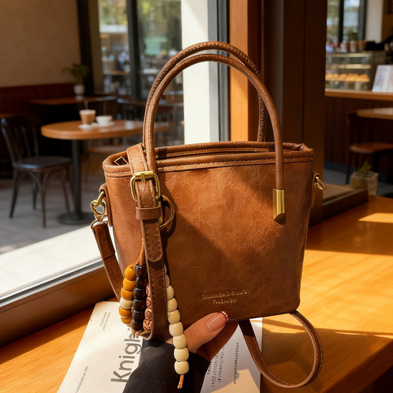 Bolso de cuentas retro de moda para mujeres 2025, nuevo bolso de mano de alto nivel, bolso de hombro de estilo exterior