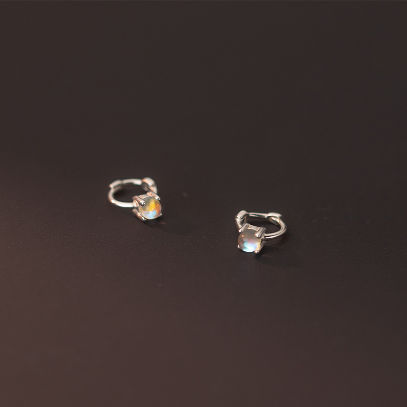 Eloch S925 plata coreana simple cuatro garras sintéticas esmaltado pernos de orejas de verano pequeño temperamento orejas M00437