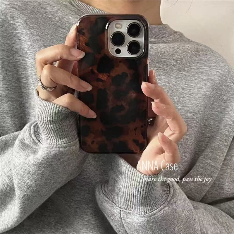 3c Autumn And Winter Retro Black Brown Tortoiseshell Tin Foil Pattern Compatible With 16 Pro Max 15 Phone Case_voghion.com