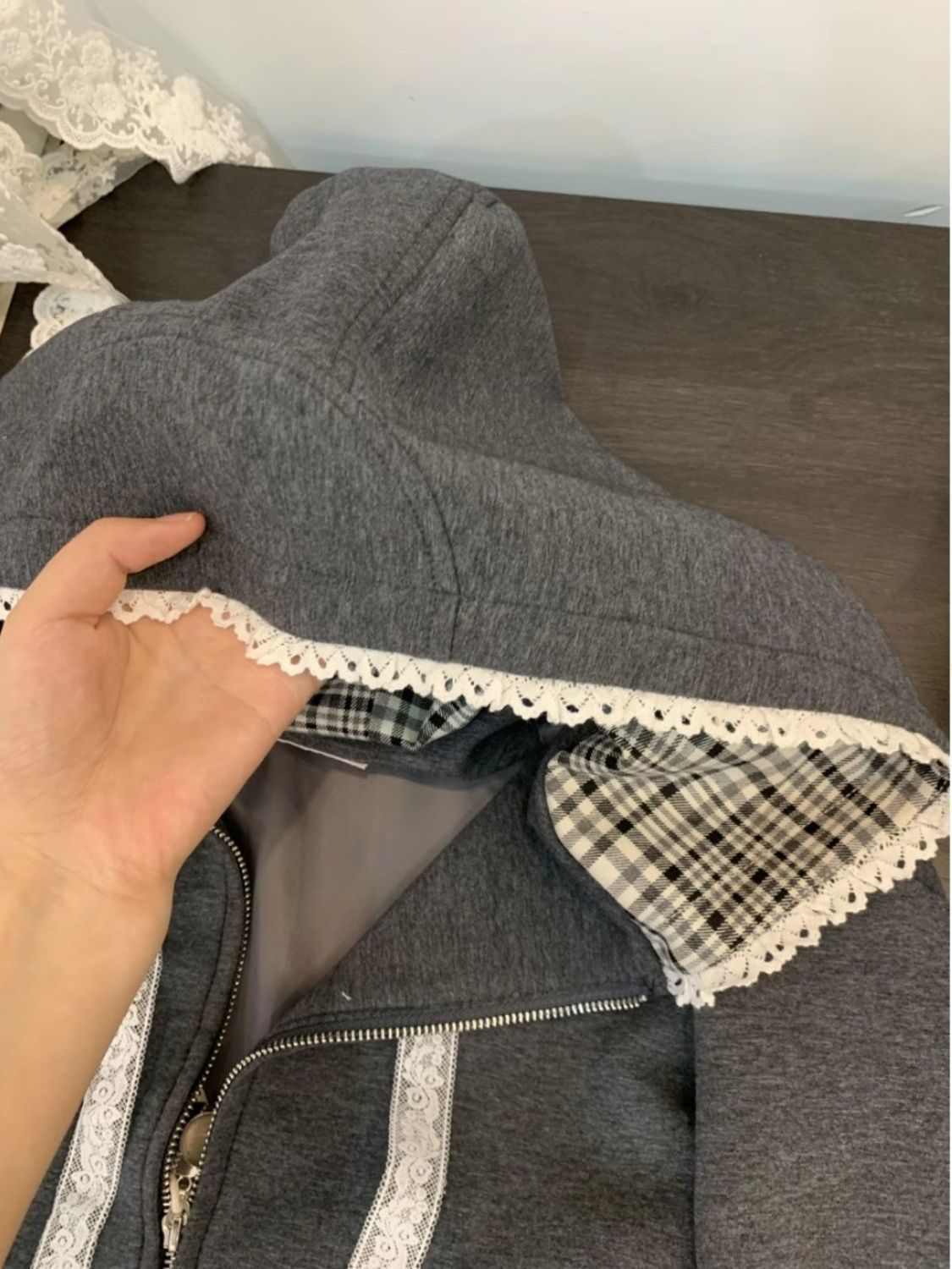 A new 300-pound checkered zipper jacket for spring and autumn women's wear, a casual and versatile hooded sweatshirt