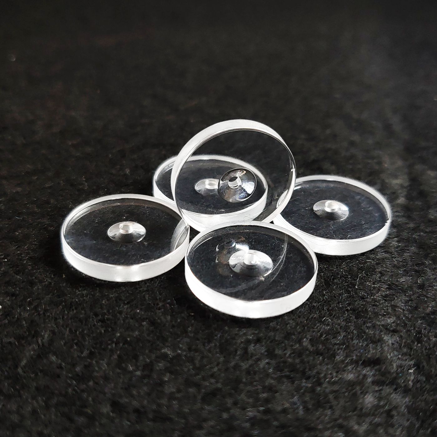 加工不同规格的宝石喷嘴（图）