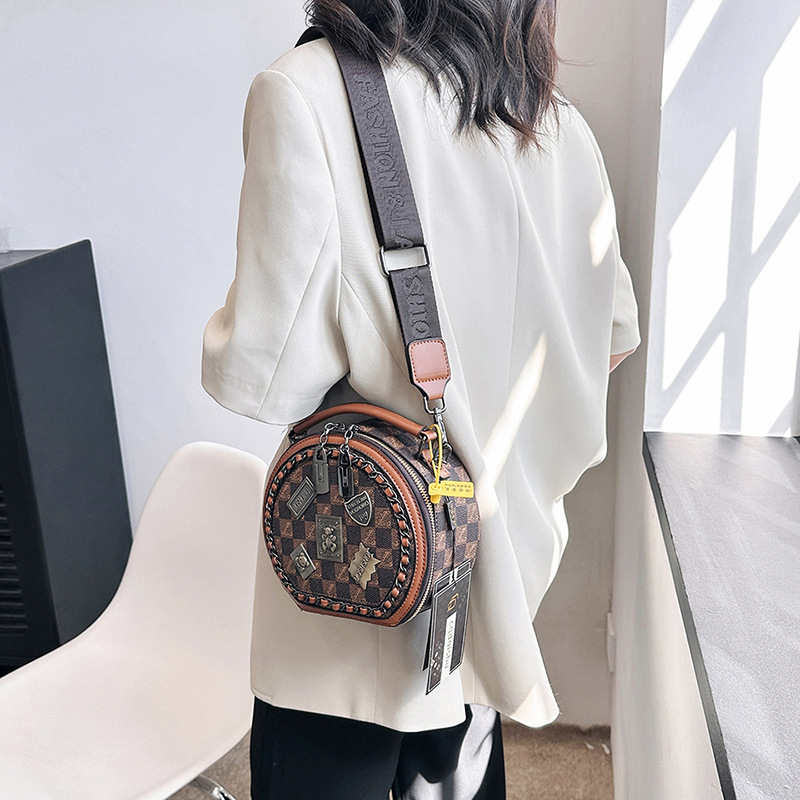 Bolsa de insignia de nicho de alta calidad para mujeres 2023 primavera nueva moda estilo coreano todo partido hombro crossbody pequeña bolsa redonda
