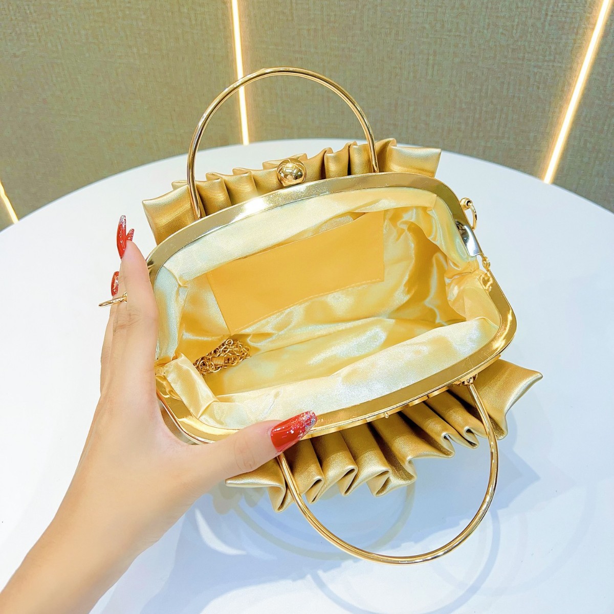 Retro Diamond-studded Pleated Women's Clutch Shoulder Bag_voghion.com