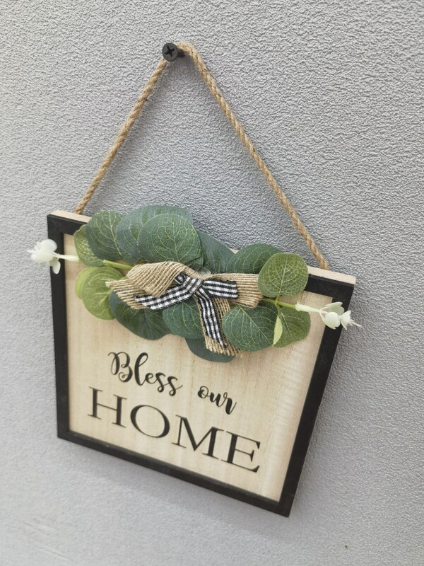 Wooden Wall-Mounted Sign with Floral Wreath, Wooden Frame Farmhouse Plaque Suitable for Office, Home, Kitchen