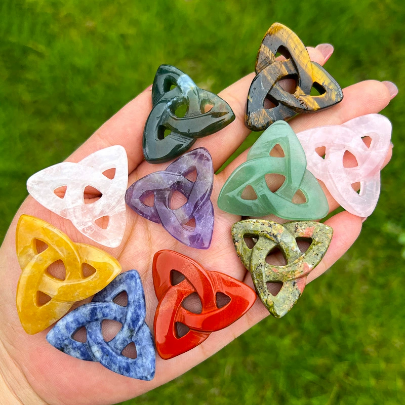 1709-IRish Celtic Knotless Ireland Celtic knot hollow triangle shape three lives