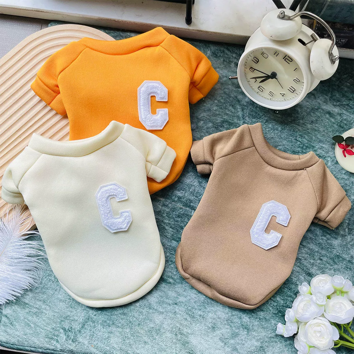 Свитер для собак Одежда для домашних животных Осень и зима Холодостойкая теплая спортивная модная одежда Весна Осень и зима Новая одежда для кошек и собак