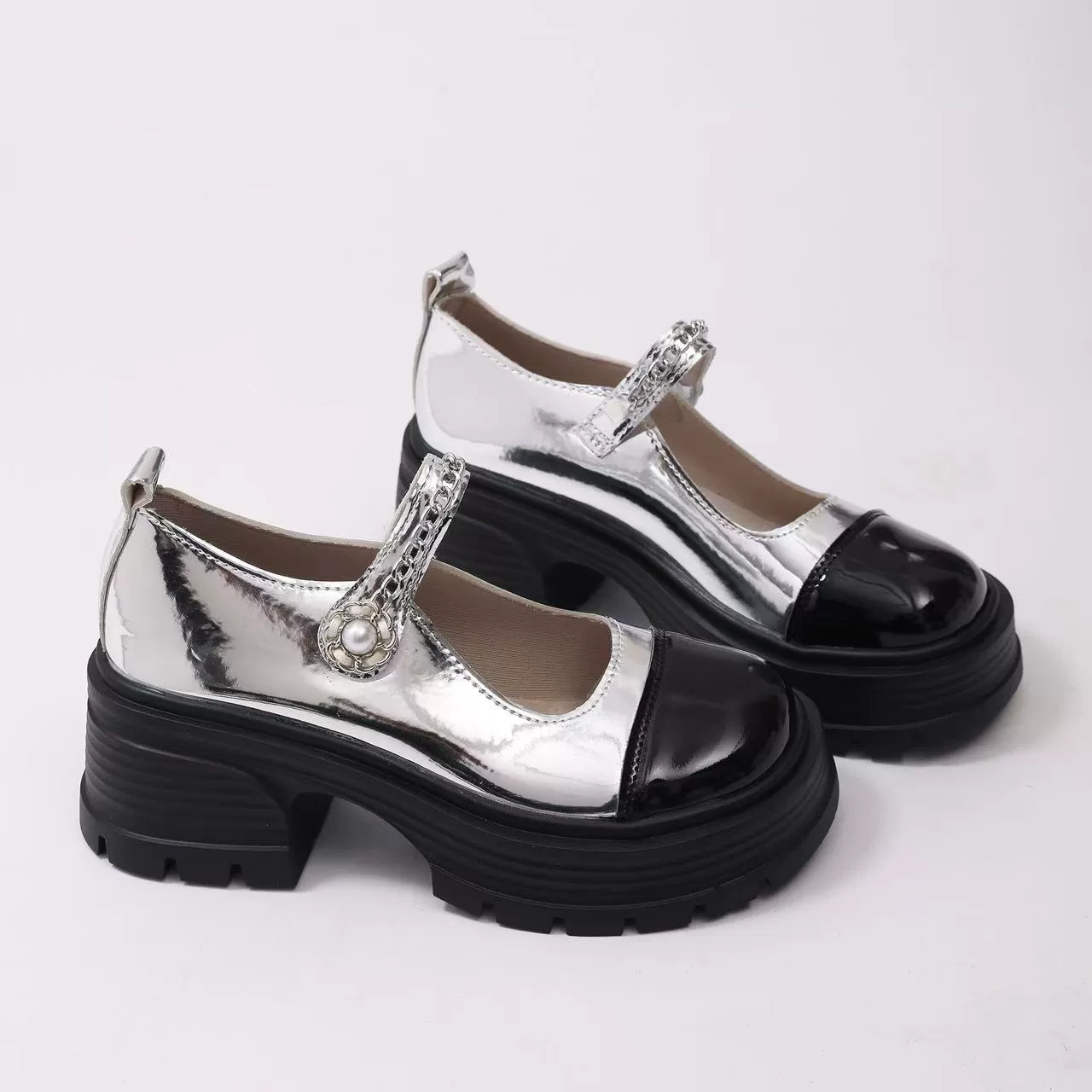 Французские туфли Мэри Джейн для женщин, маленькие кожаные туфли в британском стиле ретро, ​​новый стиль лета 2025 года, маленький ароматный стиль, туфли на толстой подошве