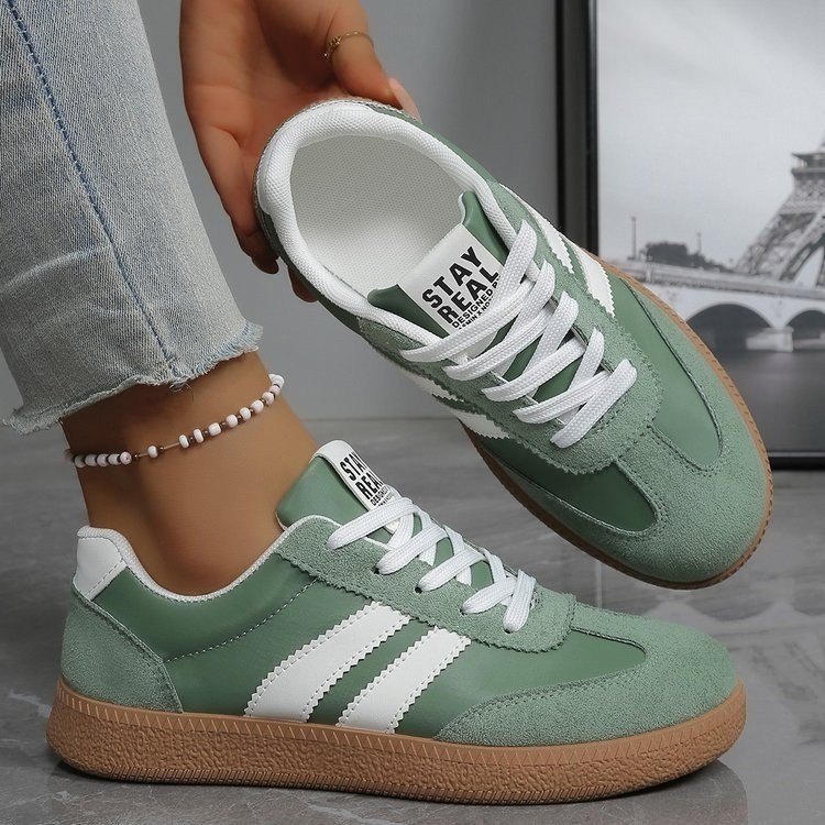 Zapatos de entrenamiento de base plana para mujeres 2025, primavera y otoño, zapatos de skate de comercio exterior de tamaño grande, zapatos casuales de moda, zapatos blancos para mujeres