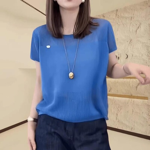 Ice silk thin hollow sweater knitted short-sleeved women's 2025 new summer loose unique beautiful gray top