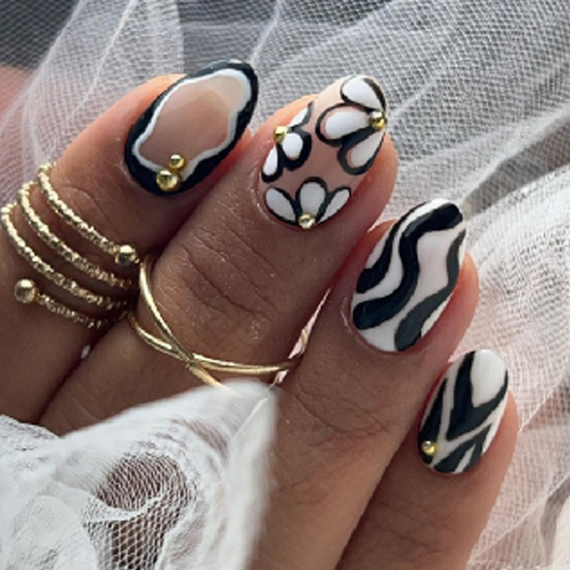 24 high fashion press type fingernail piece fresh and bright gorgeous sweet cool hot girl style with diamond flower pattern