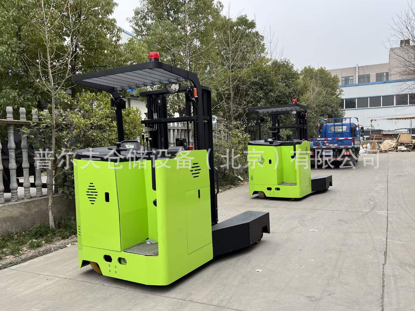 侧面侧向四向式前移式叉车横向电瓶蓄电池长条货物堆高搬运车非标