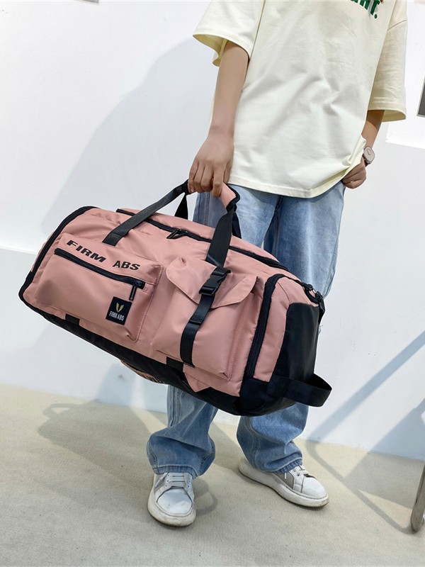 Capacious sports bag wet and dry separation