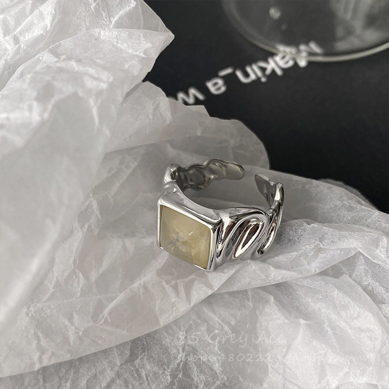 Anillo cuadrado chapado en plata S925 para mujer, anillo abierto en forma de V geométrico de moda vintage, anillo irregular para el dedo índice estilo ins.