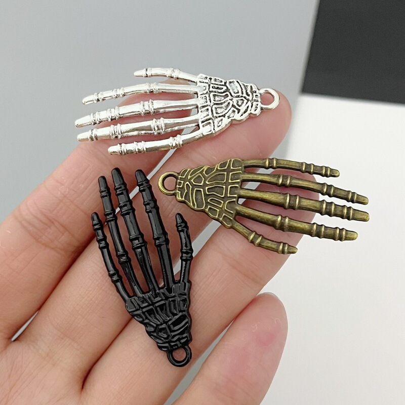 Cross-Border Popular DIY Zinc Alloy Pendant European and American Punk Exaggerated Skull Hand Halloween Ghost Hand Claw Accessory Cross-Border Popular DIY Zinc Alloy Pendant European and American Punk Exaggerated Skull Hand Halloween Ghost Hand Claw Accessory