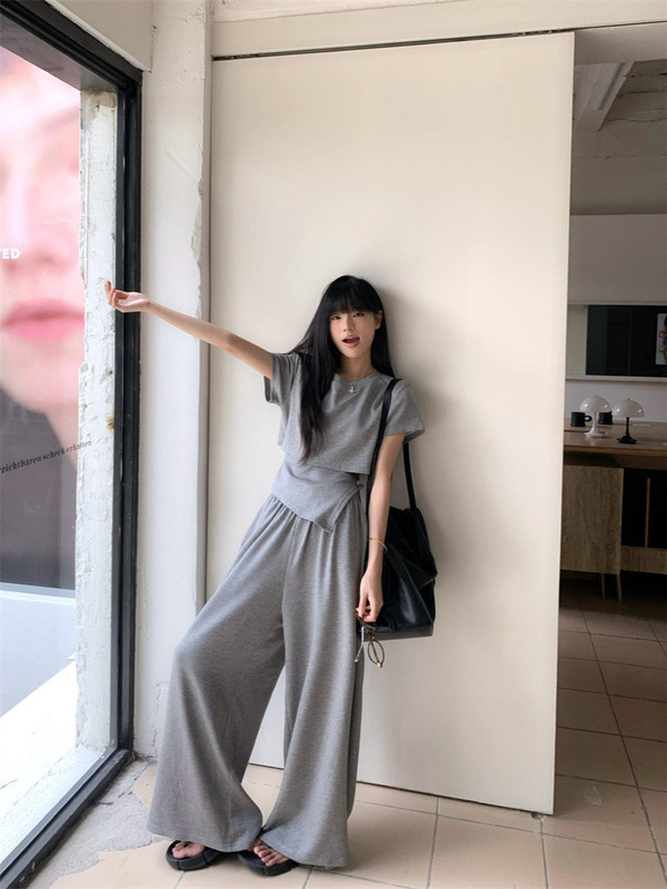 2025 夏の新スタイルシンプルな無地半袖 Tシャツニッチデザインルーズワイドレッグパンツレディースファッションスーツ|undefined