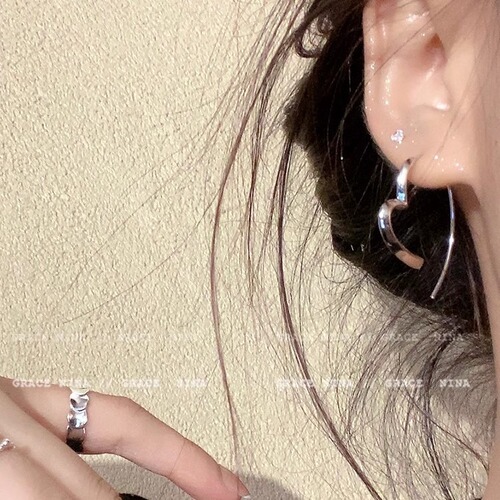 Tiancai with a square face!  Simple cold style love earrings  new style versatile earrings earrings for women