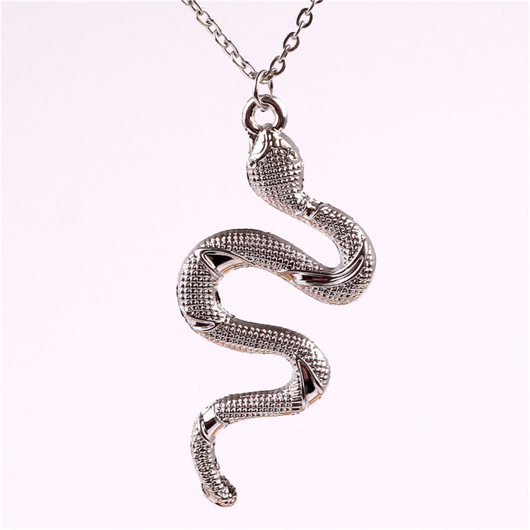 

Unisex Snape-shaped Alloy Pendant Necklace 45cm Accessories