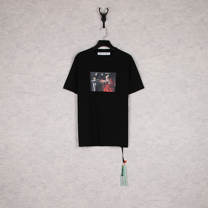 [Código Europeo] de flecha de gradiente clásico disuelto línea de advertencia de graffiti ow marca de moda pareja religiosa Camiseta de manga corta