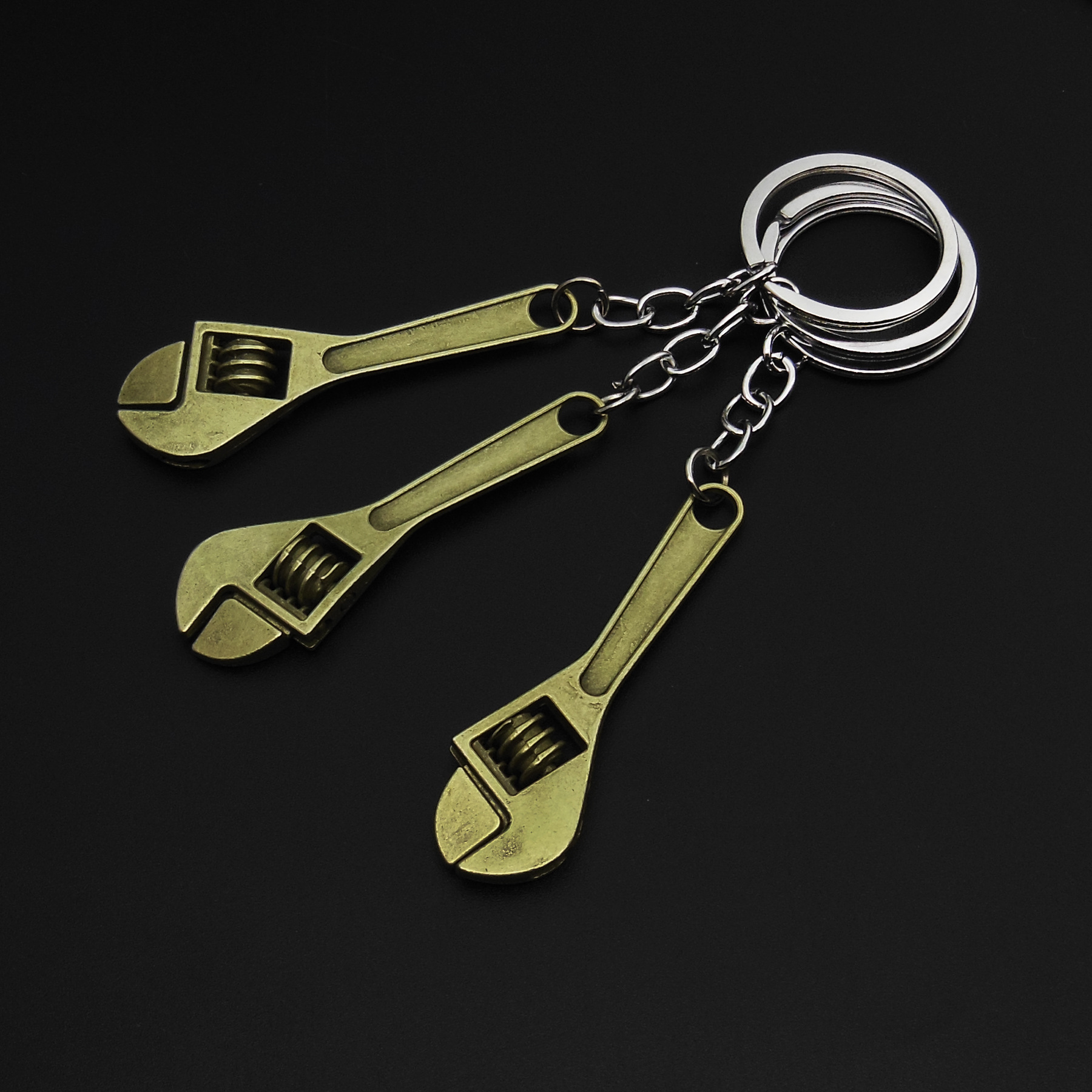 Herramienta de simulación transfronteriza llavero llave de metal creativo destornillador martillo llavero colgante coche pequeño regalo