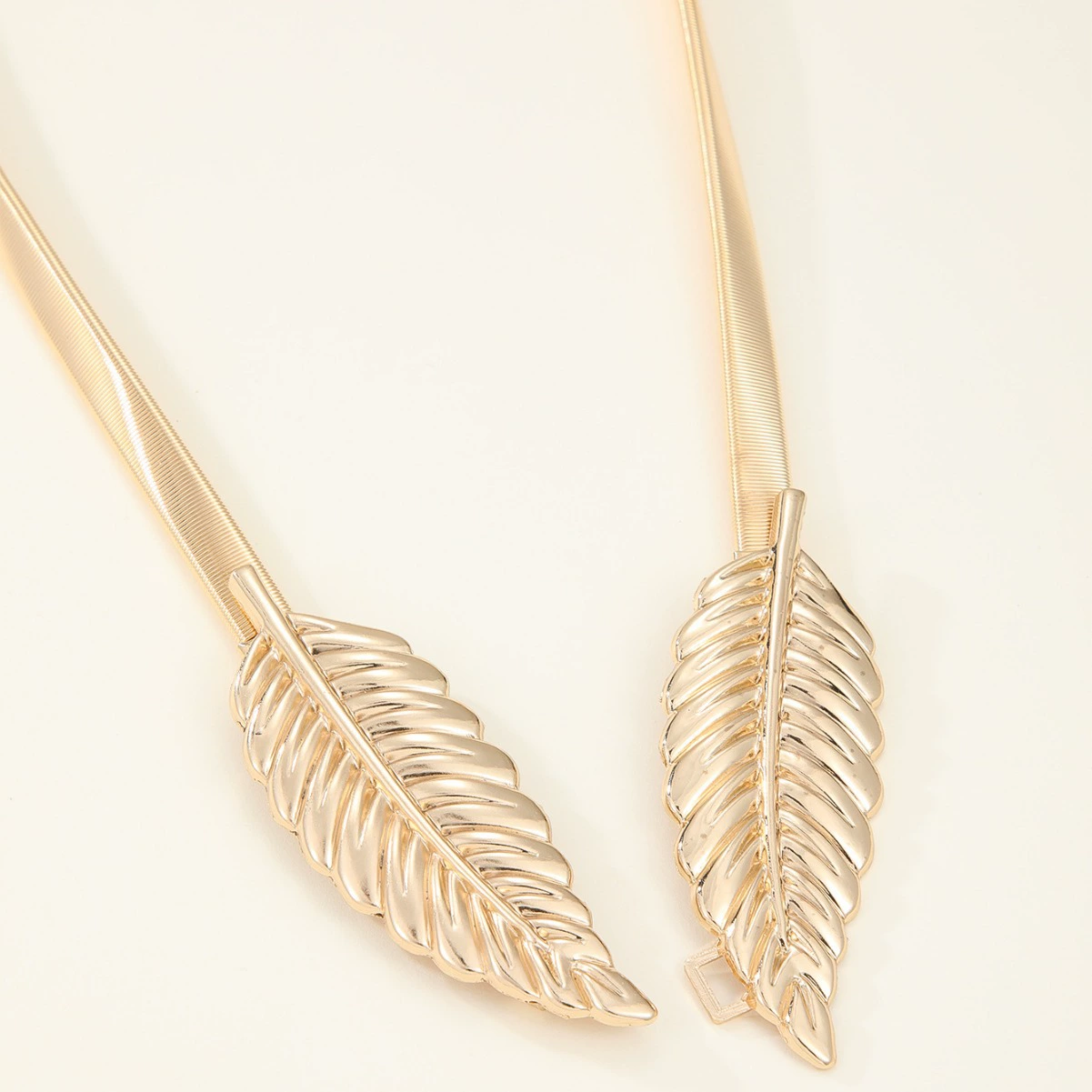 Cross -border Royal Sister Wind Metal Limin Chain Golden Leaf Belt Factory wholesale personality relief chain foreign trade direct supply