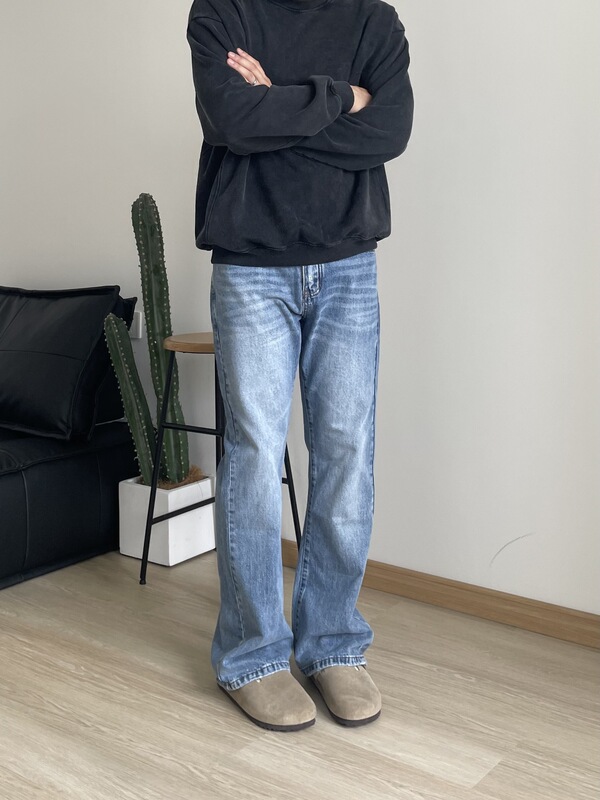 2024 American Retro Light Blue Washed Distressed Style Bootcut Jeans for Men