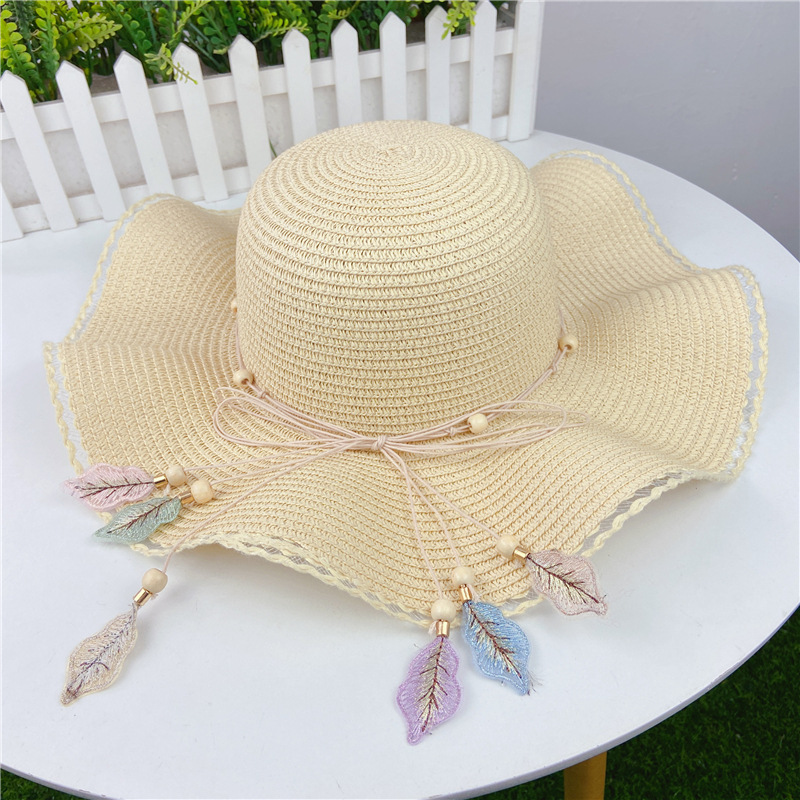 Chapeau Femme Été Grand Bord Feuille Pendentif Bord De Mer Plage Crème Solaire Chapeau De Paille display picture 3