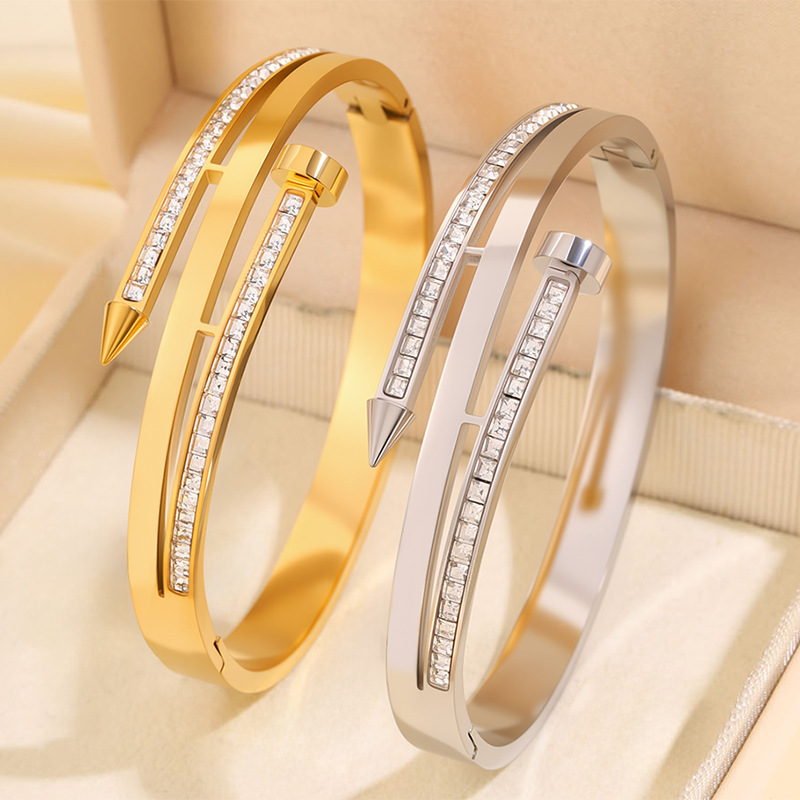 Pulsera de titanio con incrustaciones de diamantes para mujer, se puede usar en la ducha sin decolorarse, estilo europeo y americano, pulsera versátil de acero inoxidable para parejas. image 5